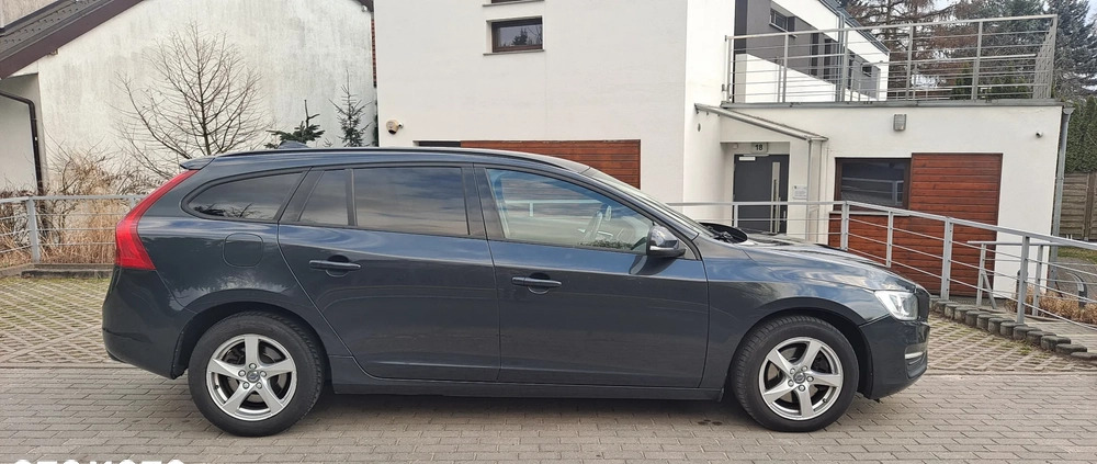 Volvo V60 cena 44900 przebieg: 207000, rok produkcji 2017 z Poznań małe 172